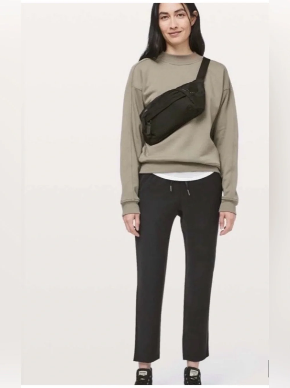 Lululemon on the fly pant woven /dark olive/size 2